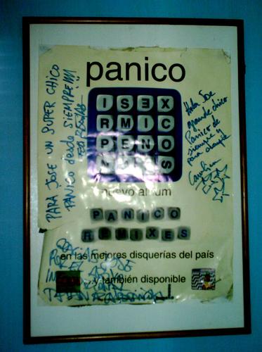 aficheperrohot.jpg